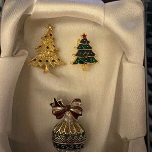 Festive Christmas Tree and Ornament Brooch Set